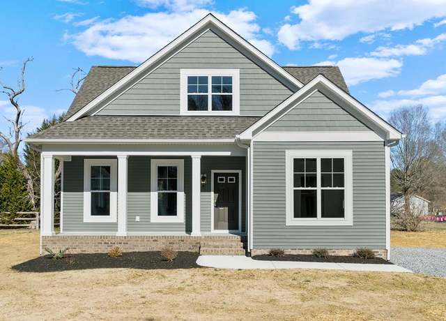 Property at 33 Oakland St, Kilmarnock, VA 22482, 3 beds, 2.5 baths