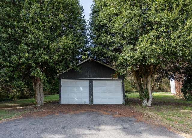 Property at 21 Cedar Ln, Kilmarnock, VA 22482
