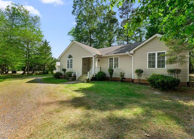 Property at 326 Chase St, Kilmarnock, VA 22482, 3 beds, 2 baths