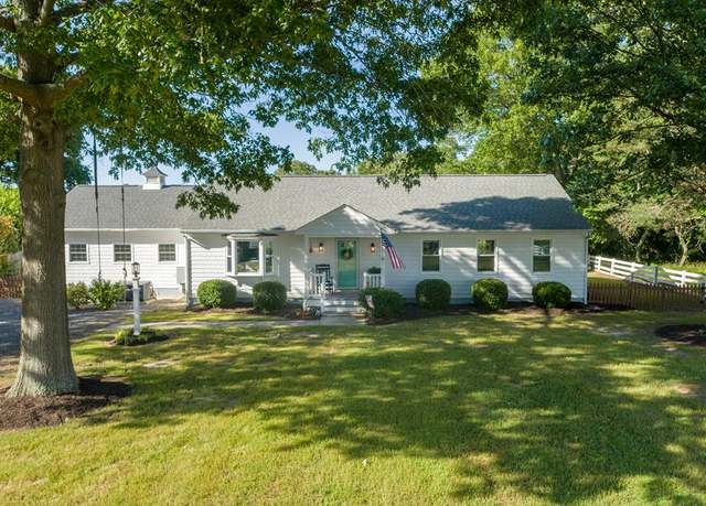 Property at 54 Hunton Creek Ln, Deltaville, VA 23043, 3 beds, 2 baths