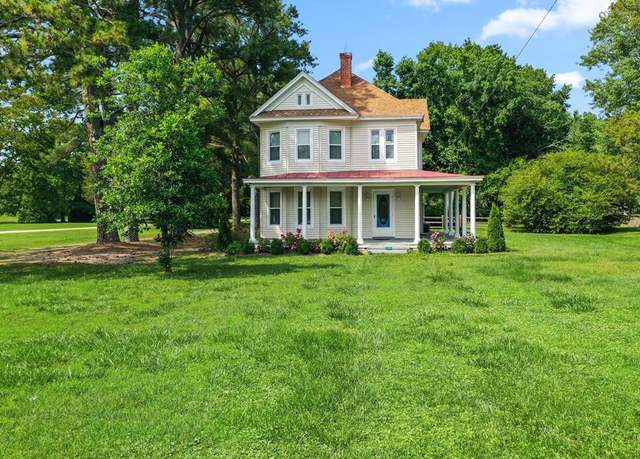 Property at 370 King Carter Dr, Irvington, VA 22480, 3 beds, 2.5 baths
