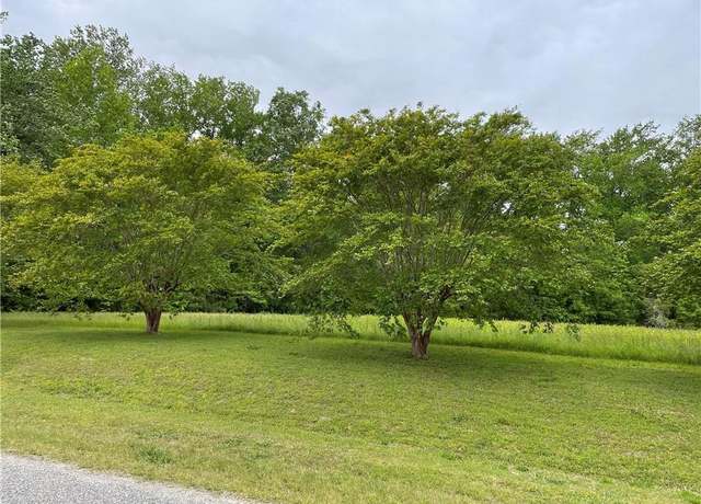 Property at 10 Dixie Dr, Mathews, VA 23109