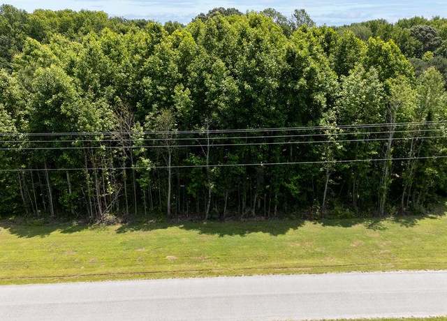 Property at 670 Hardings Wharf Dr, Kilmarnock, VA 22482