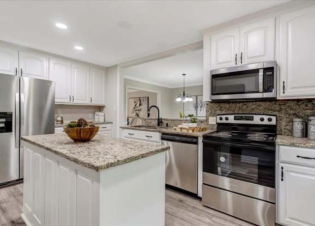 Property at 380 Canterbury Dr, Halifax, VA 24558, 4 beds, 2.5 baths