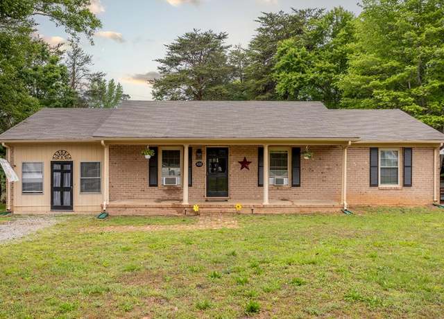 Property at 420 Valley Dr, South Boston, VA 24592, 3 beds, 1.5 baths