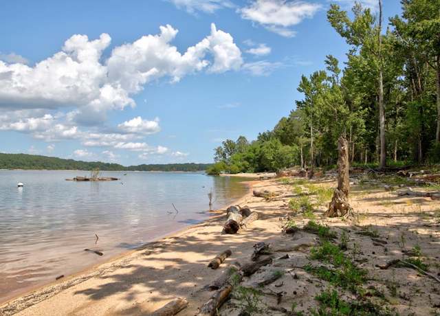 Property at 1017 Kingswood Rd, Buffalo Junction, VA 24529