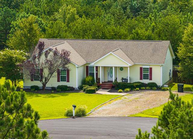 Property at 102 Pine Ridge Ln, Farmville, VA 23901, 3 beds, 2 baths