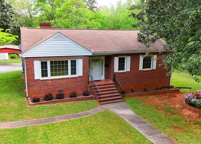 Property at 516 Berry St, Chase City, VA 23924, 3 beds, 2 baths