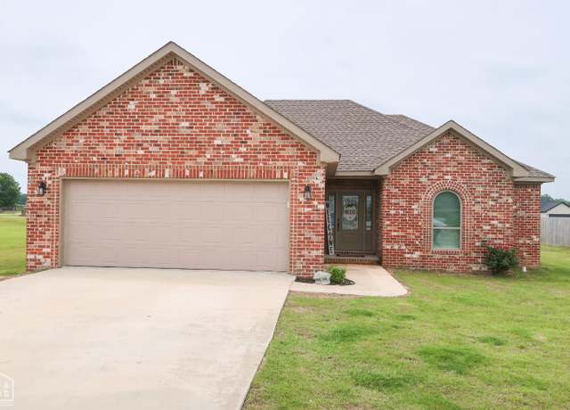 Property at 209 Quincy Cir, Trumann, AR 72472, 3 beds, 2 baths