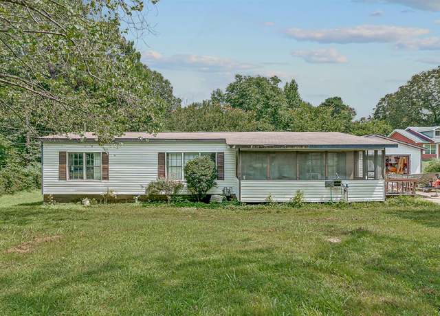 Property at 1010 Winchester Dr, Jonesboro, AR 72401, 3 beds, 2 baths