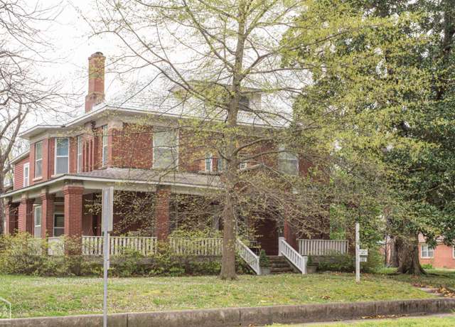 Property at 1007 W Washington Ave, Jonesboro, AR 72401, 4 beds, 3 baths