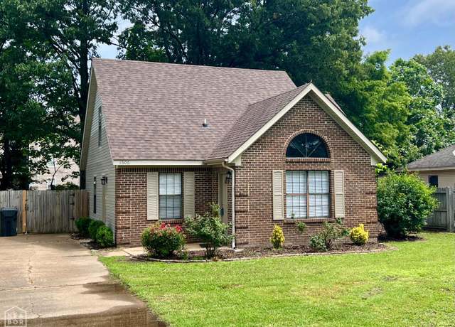 Property at 1606 Golf Course Dr, Jonesboro, AR 72404, 4 beds, 2 baths