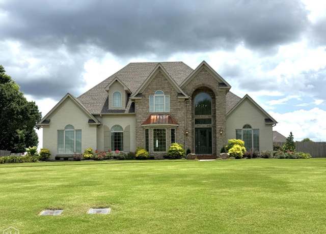 Property at 3116 Southern Hills Ln, Jonesboro, AR 72405, 5 beds, 3.5 baths