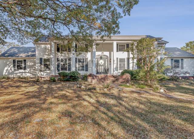 Property at 900 Melton Dr Dr, Jonesboro, AR 72401, 4 beds, 4 baths