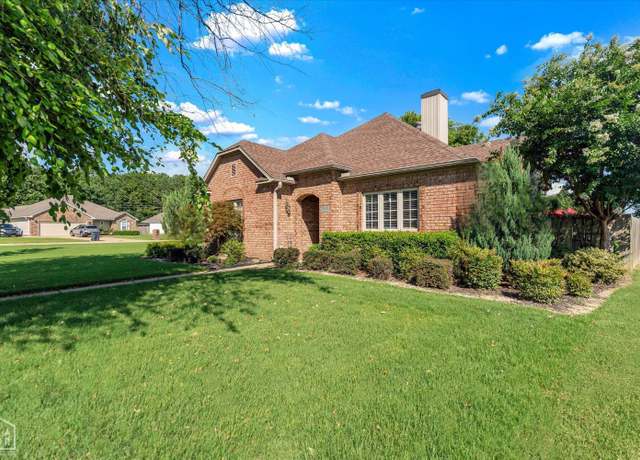 Property at 5400 Cordova Ln, Jonesboro, AR 72404, 3 beds, 2 baths