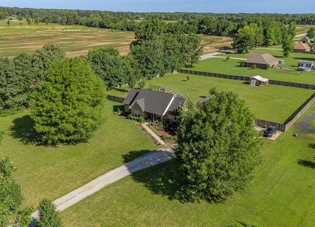 Property at 402 County Road 718, Jonesboro, AR 72405, 3 beds, 2 baths