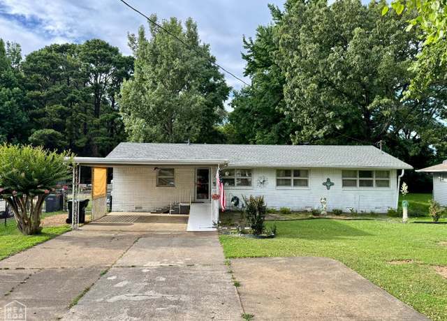 Property at 1110 W Nettleton Ave W, Jonesboro, AR 72401, 4 beds, 2 baths
