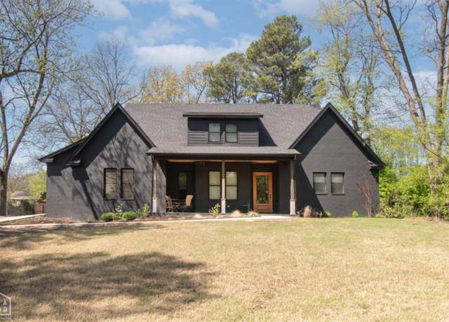 Property at 1411 S Madison St S, Jonesboro, AR 72401, 3 beds, 2.5 baths