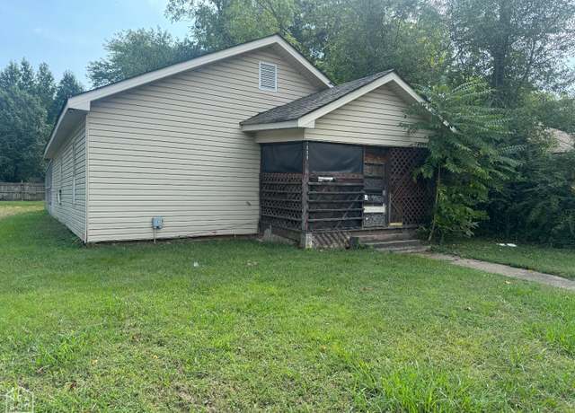 Property at 1008 N Church St, Jonesboro, AR 72401, 2 beds, 1 bath