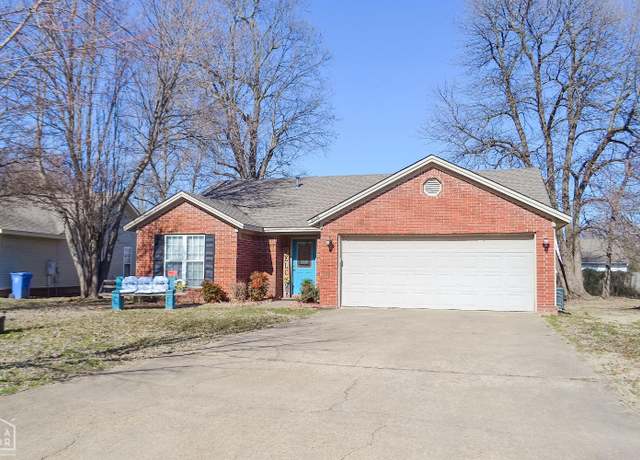 Property at 2316 Sheffield Dr, Jonesboro, AR 72405, 3 beds, 2 baths