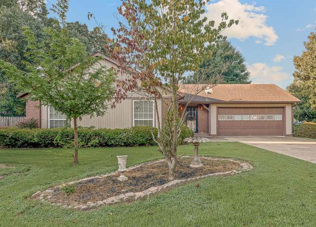 Property at 2009 Mount Vernon Dr, Jonesboro, AR 72401, 4 beds, 2 baths