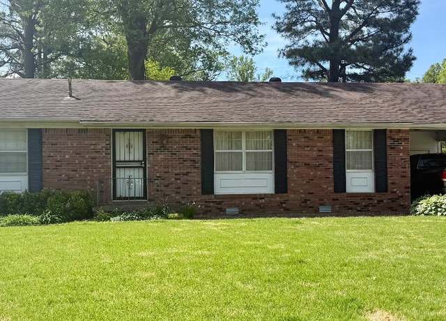 Property at 1105 Dixie St, Blytheville, AR 72315, 3 beds, 2 baths