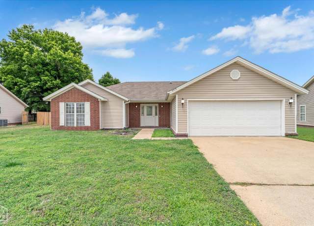 Property at 2319 Manchester Dr, Jonesboro, AR 72405, 3 beds, 2 baths