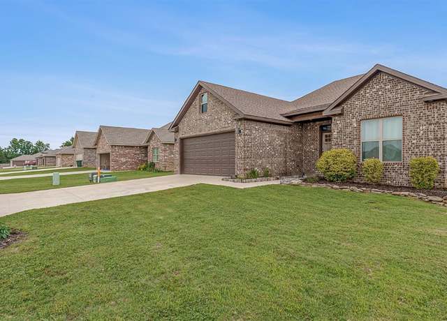 Property at 118 East Hills Dr, Bono, AR 72416, 3 beds, 2 baths