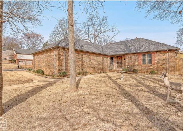 Property at 700 Oak Hollow LN Ln, Jonesboro, AR 72401, 3 beds, 2 baths
