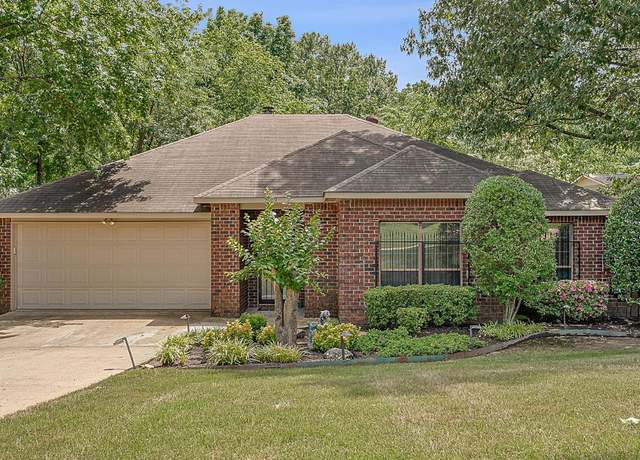 Property at 2009 Village Dr, Jonesboro, AR 72404, 3 beds, 2 baths