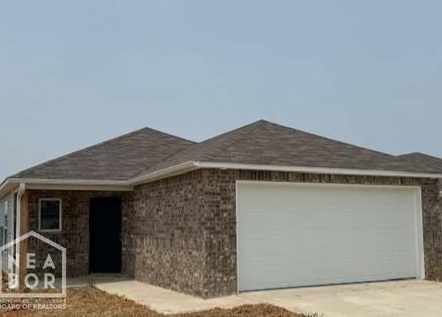 Property at 5815 Pope St, Jonesboro, AR 72404, 4 beds, 2 baths
