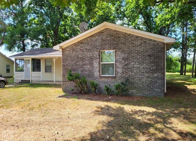 Property at 3711 Trent Rd, Blytheville, AR 72315, 3 beds, 1.5 baths