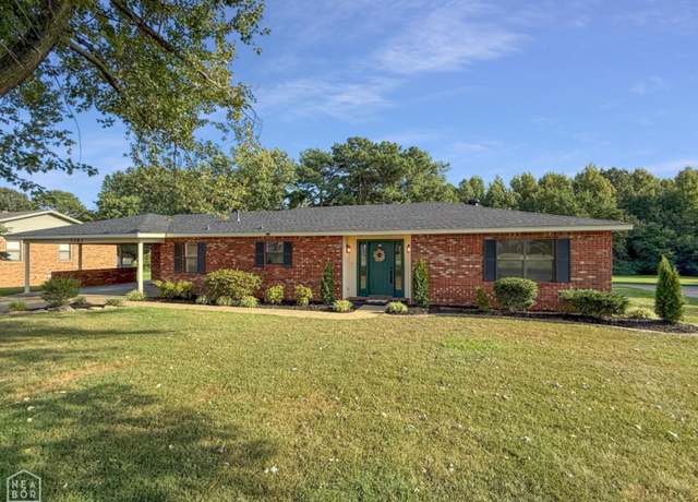 Property at 5107 Reno St, Jonesboro, AR 72405, 3 beds, 2 baths