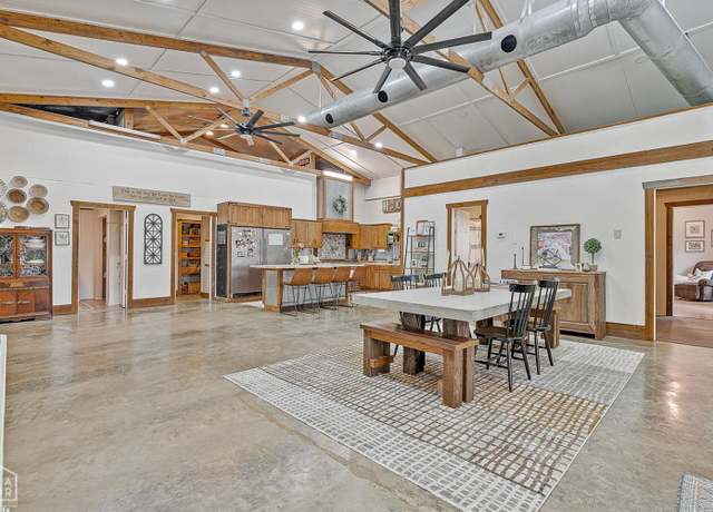 Property at 4837 Peachtree Ave, Jonesboro, AR 72405, 4 beds, 2 baths