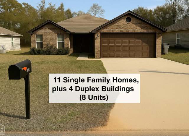 Property at 208 Lake Dr, Jonesboro, AR 72405, 4 beds, 2 baths