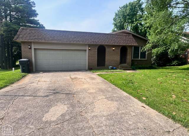 Property at 905 Locust Dr, Jonesboro, AR 72401, 3 beds, 2 baths