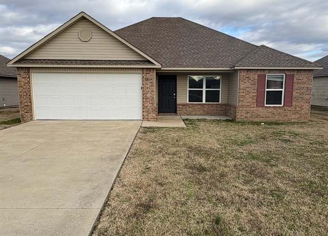 Property at 3804 Churchill Dr, Jonesboro, AR 72404, 3 beds, 2 baths
