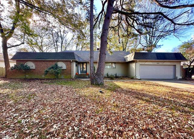 Property at 1813 Covey Dr, Jonesboro, AR 72404, 5 beds, 2 baths