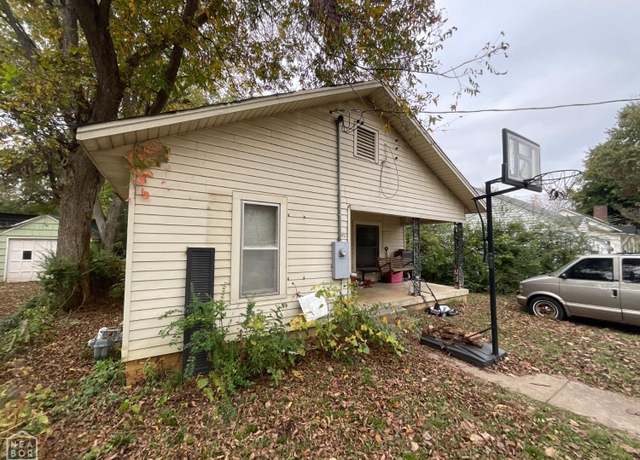 Property at 1415 Angelus St, Jonesboro, AR 72401, 3 beds, 2 baths