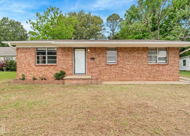 Property at 312 W College Ave, Jonesboro, AR 72401, 3 beds, 1 bath