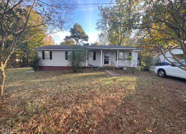 Property at 1107 Magnolia Rd, Jonesboro, AR 72405, 4 beds, 1.5 baths