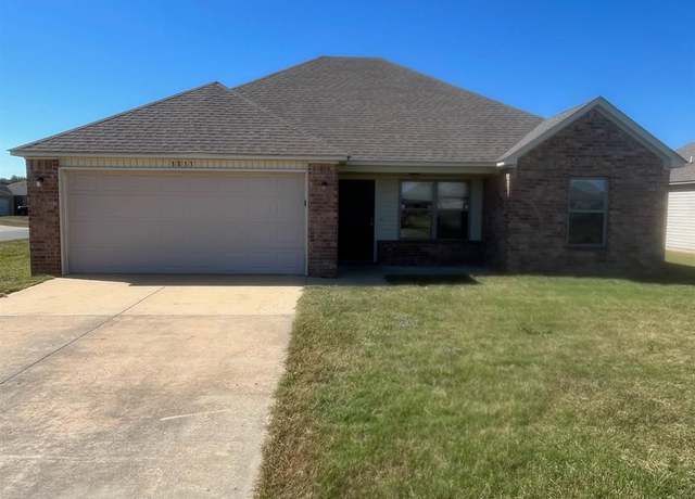 Property at 3833 Remington Dr, Jonesboro, AR 72404, 3 beds, 2 baths