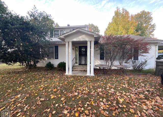 Property at 1911 Hyde Park Cv, Paragould, AR 72450, 3 beds, 2 baths