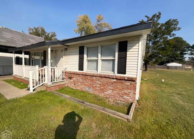 Property at 1209 Charles St, Paragould, AR 72450, 4 beds, 2 baths