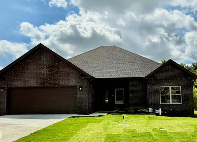 Property at 960 Cypress Pointe Cv, Jonesboro, AR 72405, 4 beds, 2 baths