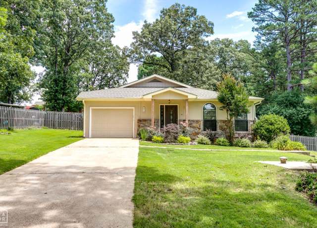 Property at 3910 Forest Hill Rd, Jonesboro, AR 72404, 3 beds, 2 baths