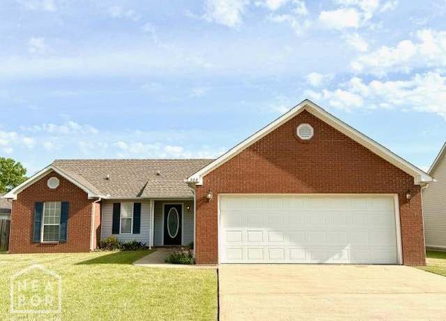 Property at 308 Natchez Dr, Jonesboro, AR 72404, 3 beds, 2 baths