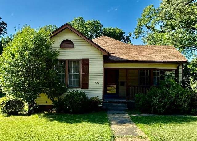 Property at 420 W Cherry Ave W, Jonesboro, AR 72401, 4 beds, 2 baths
