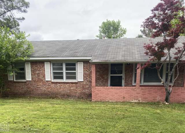 Property at 2104 Parkside Drive Dr, Jonesboro, AR 72401, 3 beds, 2 baths