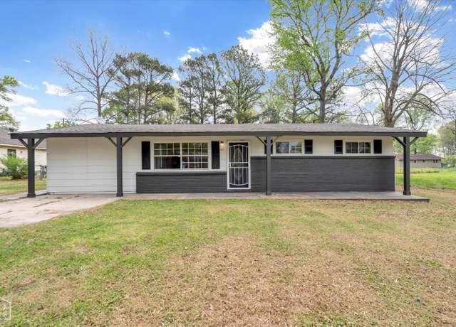Property at 407 Walnut Dr, Paragould, AR 72450, 4 beds, 2.5 baths